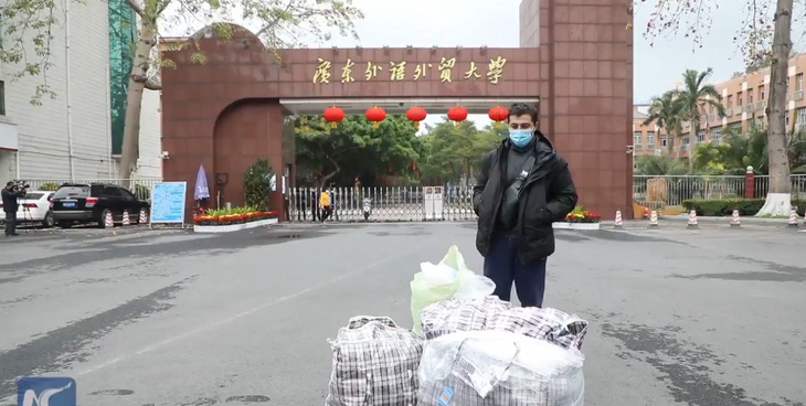 Du học sinh đem 15.000 khẩu trang sang Trung Quốc tặng những người cần - Ảnh 1.
