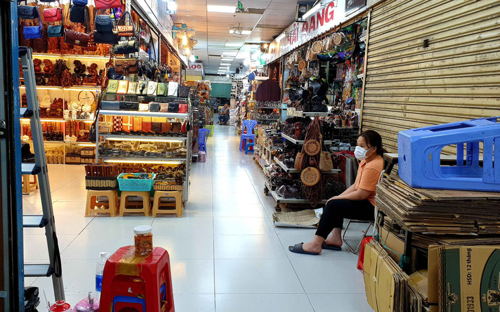 Chợ ế ẩm, hàng ngàn hộ kinh doanh xin giảm thuế vì ảnh hưởng corona