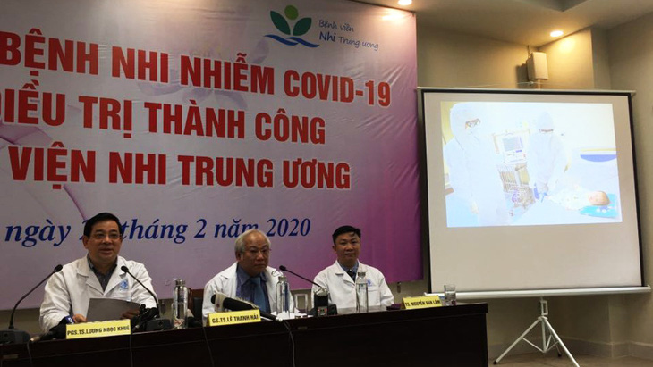 Bệnh nhi 3 tháng tuổi, ca bệnh COVID-19 nhỏ nhất Việt Nam xuất viện - Ảnh 2.