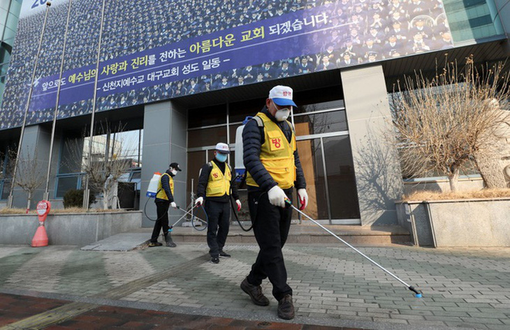 Cả trăm người nhiễm COVID-19 ở Daegu Hàn Quốc: Liên quan một nhà thờ - Ảnh 8.