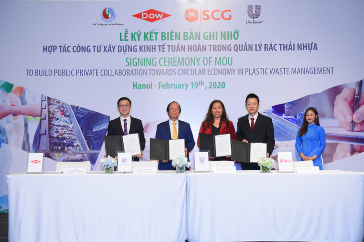 Unilever khởi động hợp tác công tư trong quản lý rác thải nhựa tại Việt Nam - Ảnh 1.