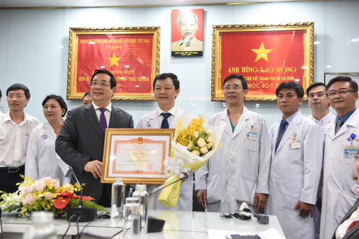 Nhật ký chống dịch COVID-19 của bác sĩ Việt Nam: Cú sốc chiều giáp tết - Ảnh 2.