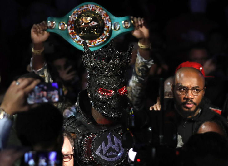 Fury hạ knock-out Wilder ở hiệp 7, giành đai WBC hạng nặng - Ảnh 12.