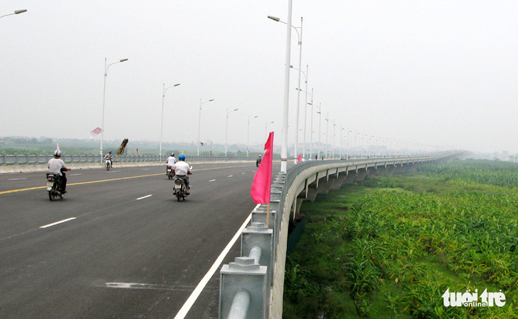 Hà Nội hạn chế qua cầu Vĩnh Tuy để sửa khe co giãn - Ảnh 1.