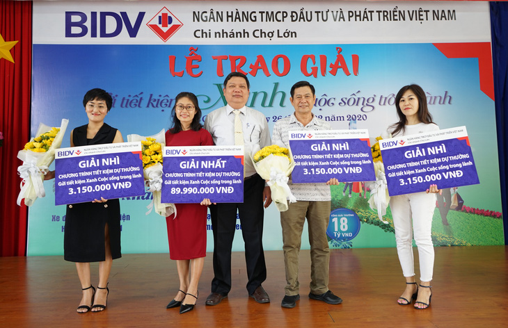 BIDV Chợ Lớn trao giải Gửi tiết kiệm Xanh, cuộc sống trong lành - Ảnh 1.