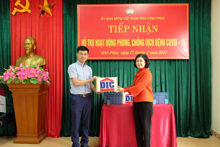 Tập đoàn DIC trao tặng Vĩnh Phúc 3.000 chai dung dịch sát khuẩn - Ảnh 1.