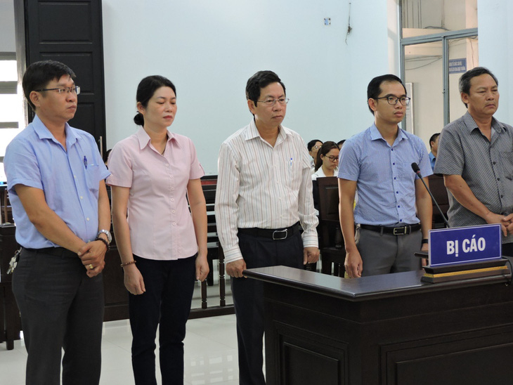 Phó chủ tịch UBND TP Nha Trang Lê Huy Toàn bị phạt 9 tháng tù giam - Ảnh 1.