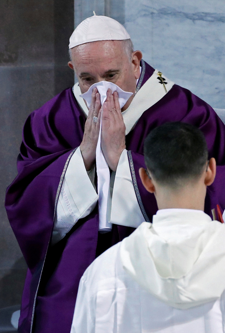 Vatican: Giáo hoàng Francis ốm nhẹ, hủy hết lịch trình làm việc - Ảnh 1.