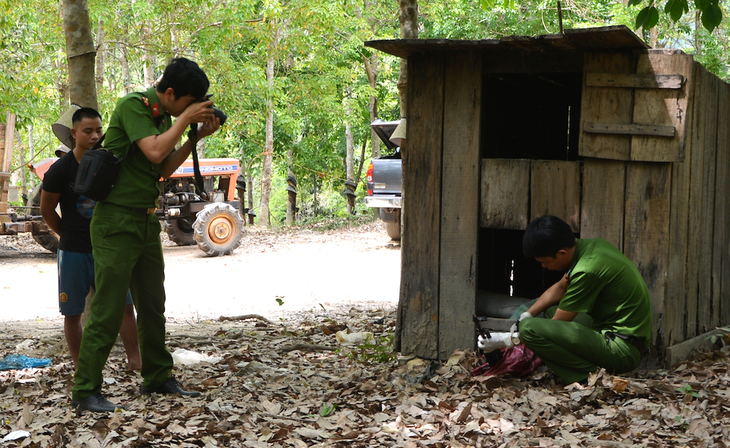Bắt nhóm cất giấu súng đạn ở khu vực biên giới giáp Campuchia - Ảnh 1.