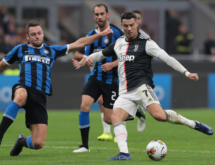 Dời đại chiến Juventus - Inter Milan sang tháng 5 vì COVID-19 - Ảnh 1.