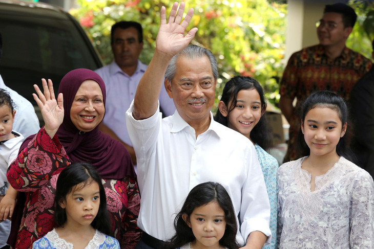 Quốc vương Malaysia bổ nhiệm cựu bộ trưởng nội vụ làm thủ tướng mới - Ảnh 1.