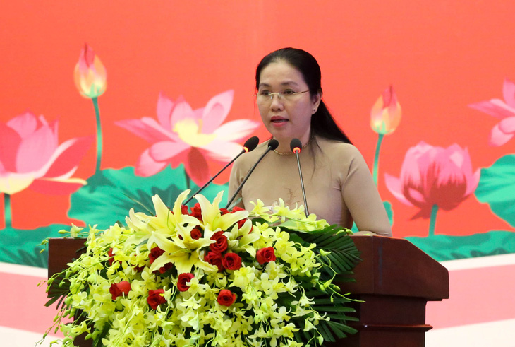 Chủ tịch Nguyễn Thành Phong nhận bằng khen đảng viên hoàn thành xuất sắc nhiệm vụ 5 năm - Ảnh 2.