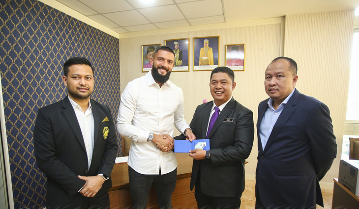Malaysia nhập tịch thành công cầu thủ người Kosovo để đá vòng loại World Cup - Ảnh 1.