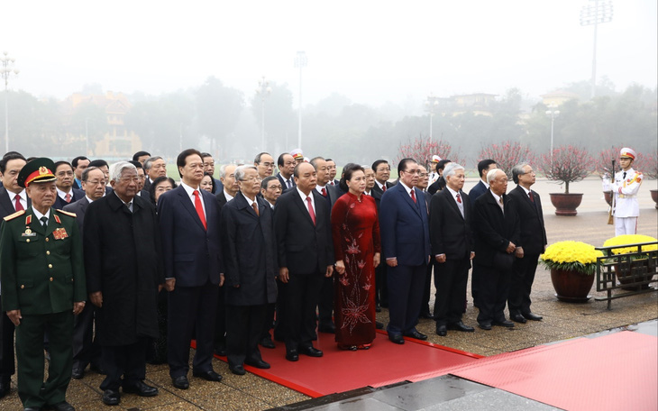 Lãnh đạo Đảng, Nhà nước vào Lăng viếng Chủ tịch Hồ Chí Minh, tưởng niệm các Anh hùng liệt sĩ