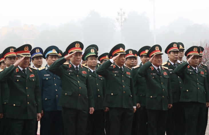 Lãnh đạo Đảng, Nhà nước vào Lăng viếng Chủ tịch Hồ Chí Minh, tưởng niệm các Anh hùng liệt sĩ - Ảnh 3.