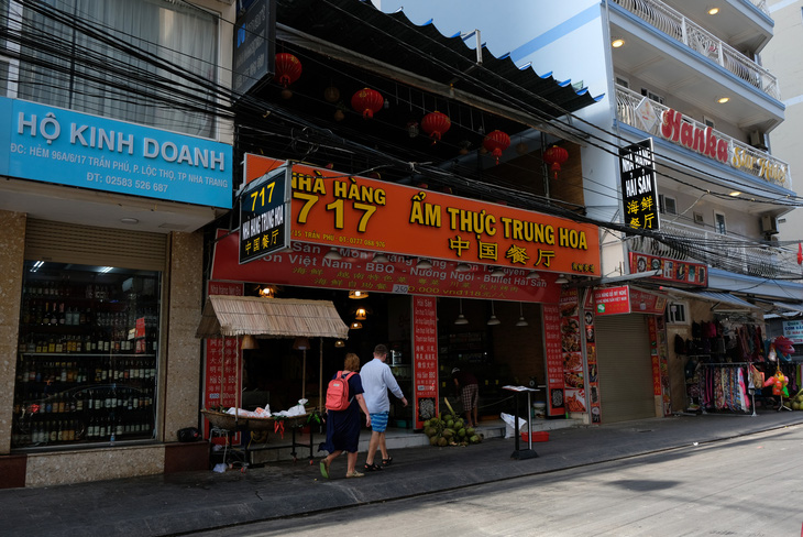 Du lịch Nha Trang trầm lắng, cửa hàng đóng im ỉm vì vắng khách Trung Quốc - Ảnh 1.