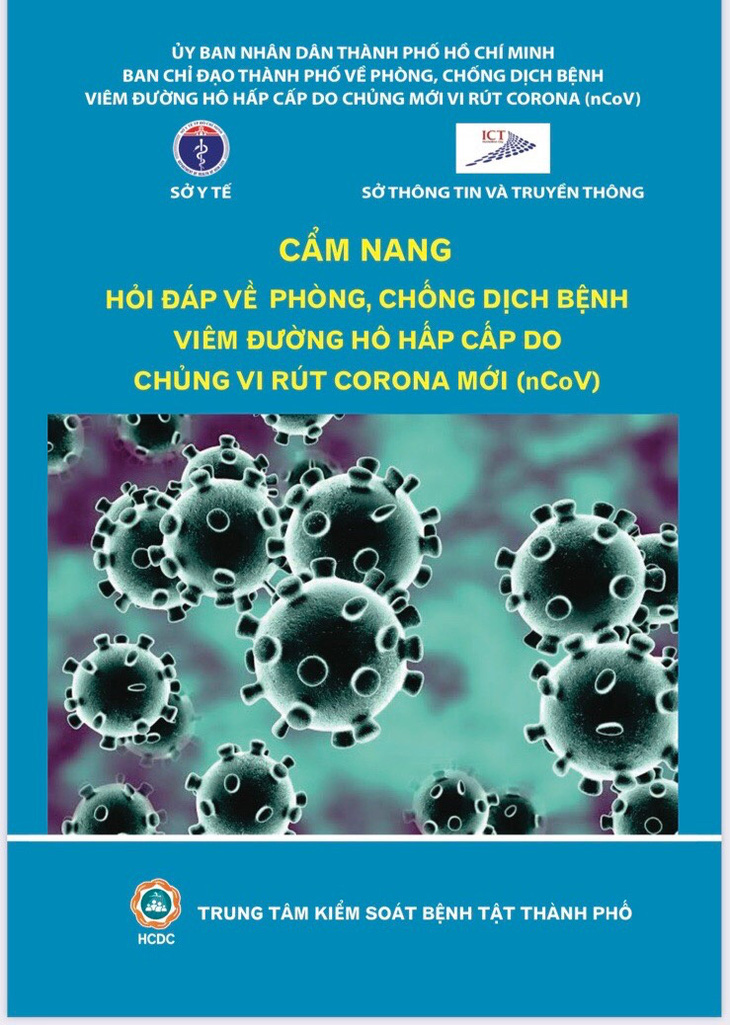 TP.HCM phát 5,4 triệu cẩm nang về bệnh do virus corona đến dân - Ảnh 1.