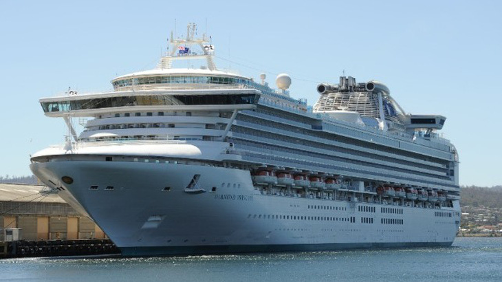 Nhật xác nhận 10 hành khách nhiễm virus corona trên du thuyền bị cách ly - Ảnh 1.
