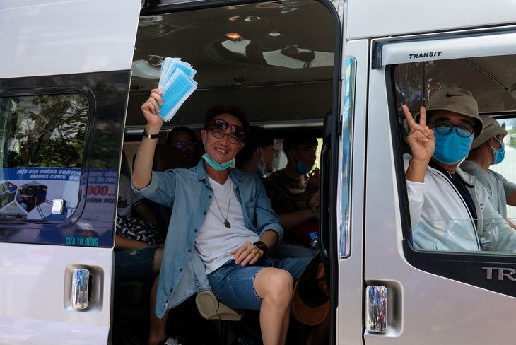 Phát miễn phí 20.000 khẩu trang y tế tại TP Nha Trang - Ảnh 7.