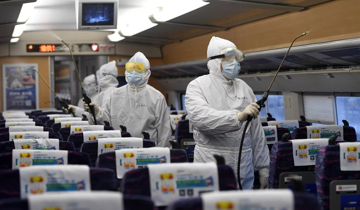 Dân Trung Quốc ngại quay lại làm việc dù thiếu hàng chống dịch virus corona - Ảnh 1.