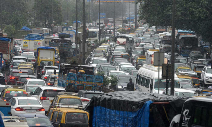 Ấn Độ thử nghiệm đèn giao thông duy trì màu đỏ nếu tiếng còi xe quá to - Ảnh 1.