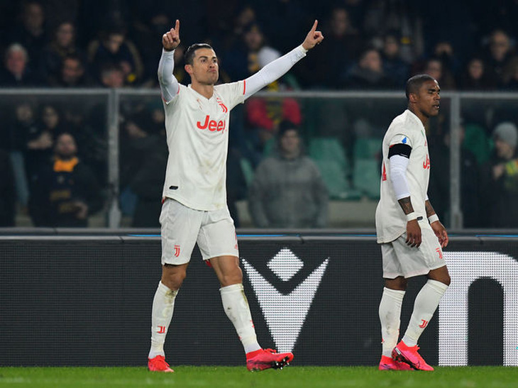 Ronaldo lập công, Juventus vẫn thua ngược Verona - Ảnh 1.