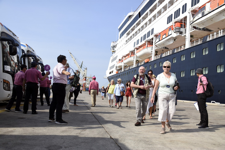 Tàu du lịch với gần 700 khách quốc tế cập bến Bà Rịa - Vũng Tàu - Ảnh 2.
