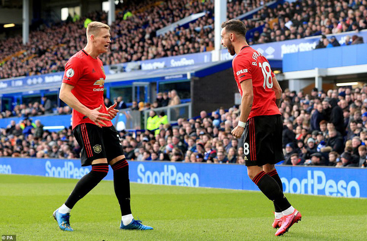 VAR giải cứu Man Utd khỏi thất bại trước Everton - Ảnh 2.