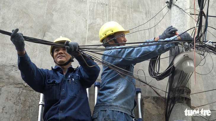 Cải tạo lưới điện, tuyên truyền phòng chống cháy nổ cho bà con - Ảnh 1.