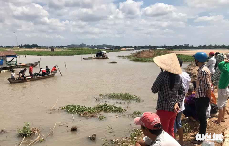 Rủ nhau thả diều rồi tắm sông, hai học sinh chết đuối - Ảnh 1.