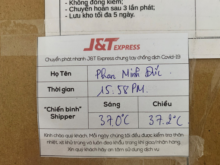 J&T Express gắn Thẻ Bưu kiện an tâm trên từng bưu phẩm - Ảnh 1.