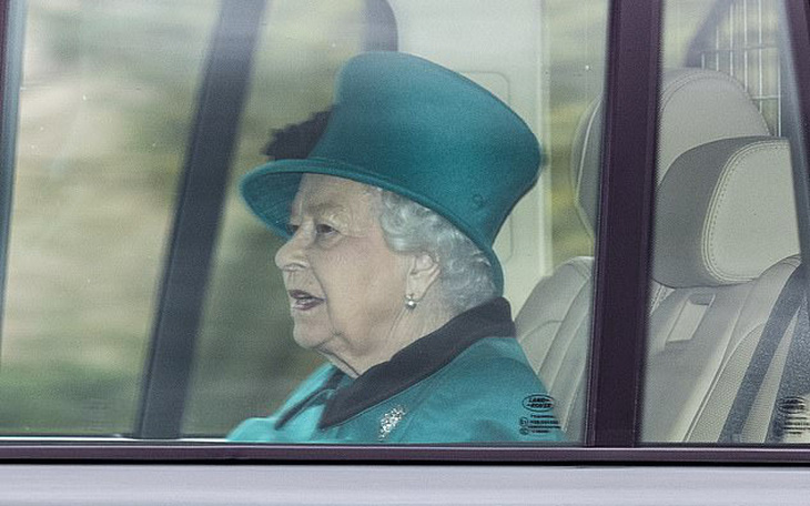 Nữ hoàng Anh tự cách ly phòng dịch ở lâu đài Windsor