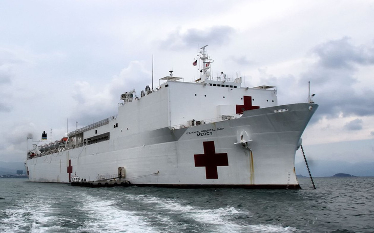 Hải quân Mỹ điều 2 tàu bệnh viện tới New York, Bờ Tây chống dịch COVID-19