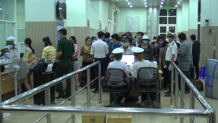 Tây Ninh cách ly tập trung gần 300 người nhập cảnh từ Campuchia - Ảnh 2.
