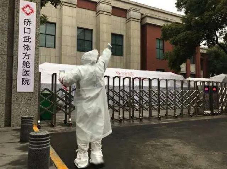 Bệnh viện dã chiến đầu tiên ở Vũ Hán đóng cửa sau khi hoàn thành sứ mệnh - Ảnh 2.