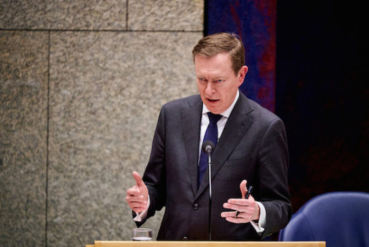 Bộ trưởng Y tế Hà Lan từ chức sau khi ngất tại quốc hội vì kiệt sức - Ảnh 1.