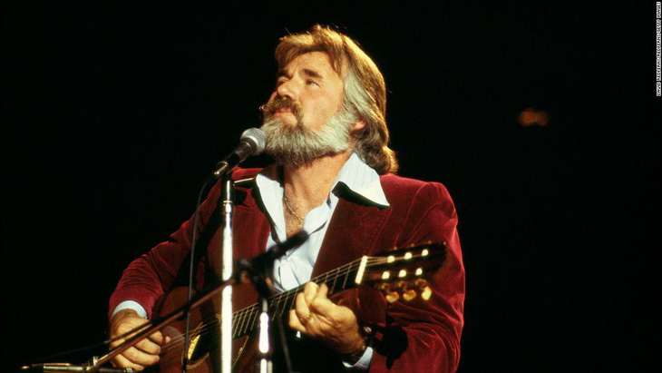 Huyền thoại nhạc đồng quê Kenny Rogers qua đời - Ảnh 3.