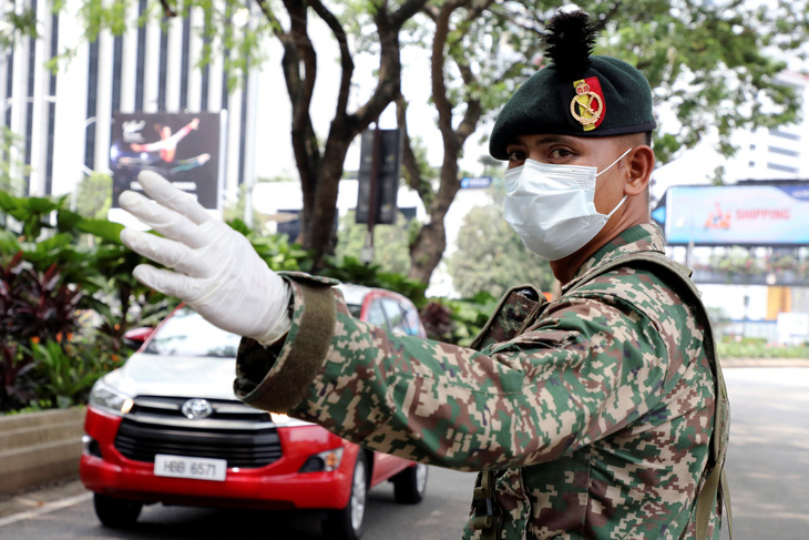 Công dân Việt mắc kẹt ở Malaysia đang được hỗ trợ - Ảnh 1.