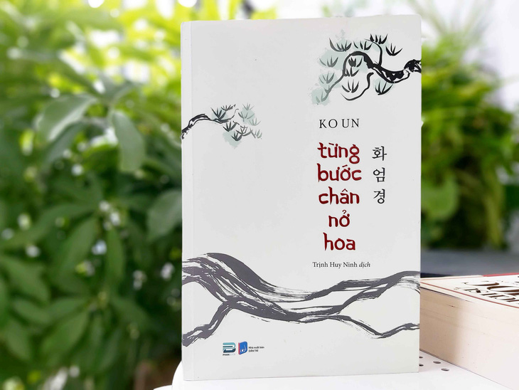 Từng bước chân nở hoa: Khi câu kinh bước tới - Ảnh 1.