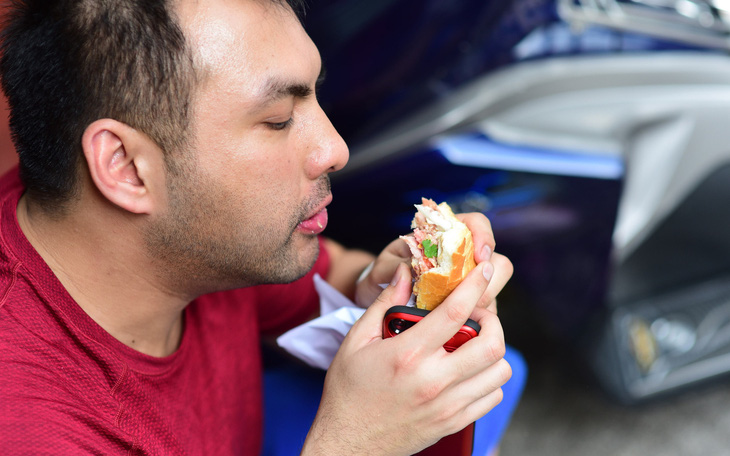 Hàng loạt tiệm bánh mì khuyến mãi nhân tuần lễ 