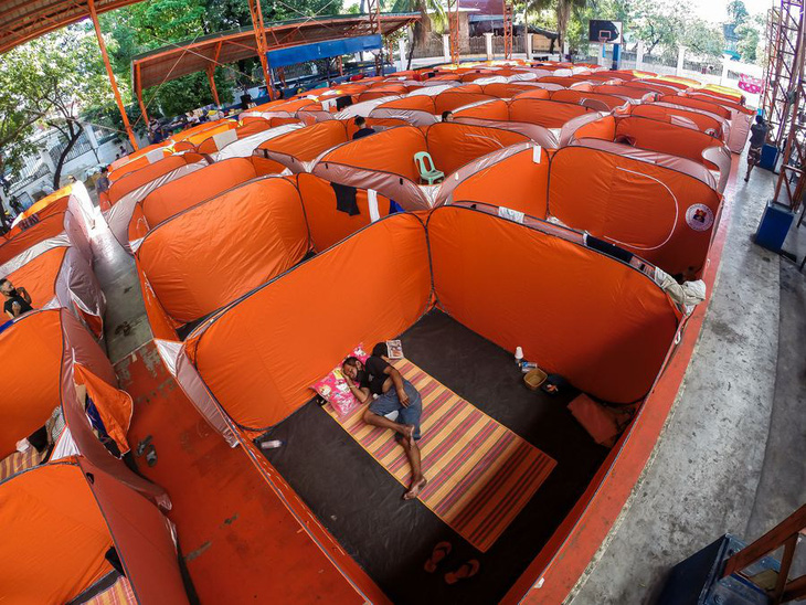 Lo COVID-19 lây lan, Philippines dựng lều cho người vô gia cư - Ảnh 1.