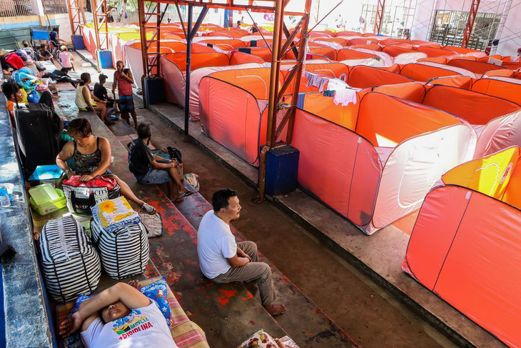 Lo COVID-19 lây lan, Philippines dựng lều cho người vô gia cư - Ảnh 2.