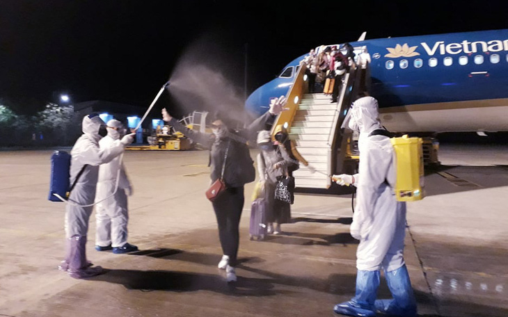 Chuyến bay Vietnam Airlines đưa gần 200 công dân 