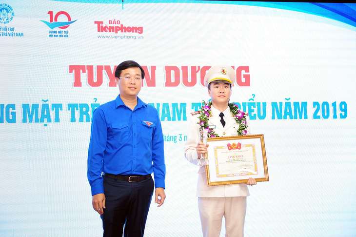 20 gương mặt trẻ Việt Nam trích 200 triệu tiền thưởng ủng hộ phòng chống dịch, hạn mặn - Ảnh 1.