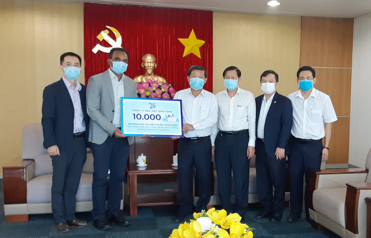 P&G Việt Nam tặng xà phòng cho công nhân phòng chống dịch COVID-19 - Ảnh 1.