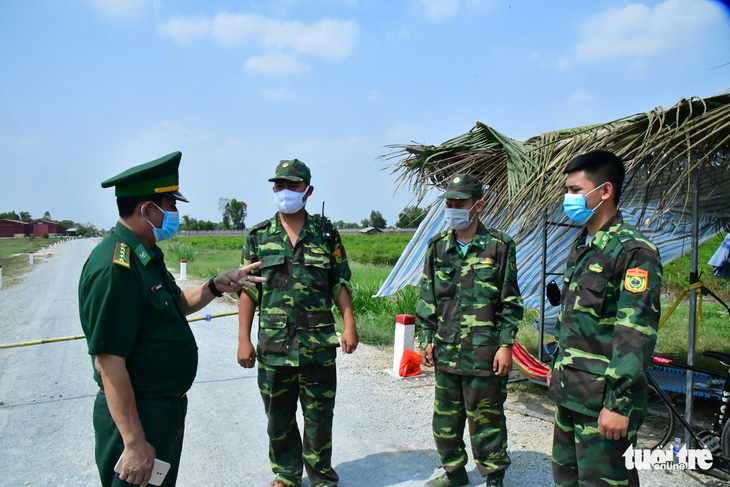 Ngăn chặn người vượt biên né cách ly trong mùa dịch COVID-19 - Ảnh 1.