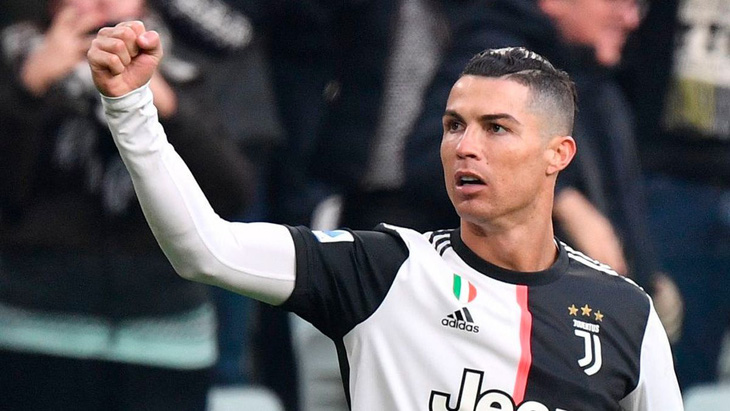 Ronaldo đồng ý cắt giảm hơn 98 tỉ đồng tiền lương - Ảnh 1.