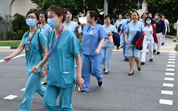 Vì sao nhân viên y tế Singapore ít bị phơi nhiễm COVID-19?