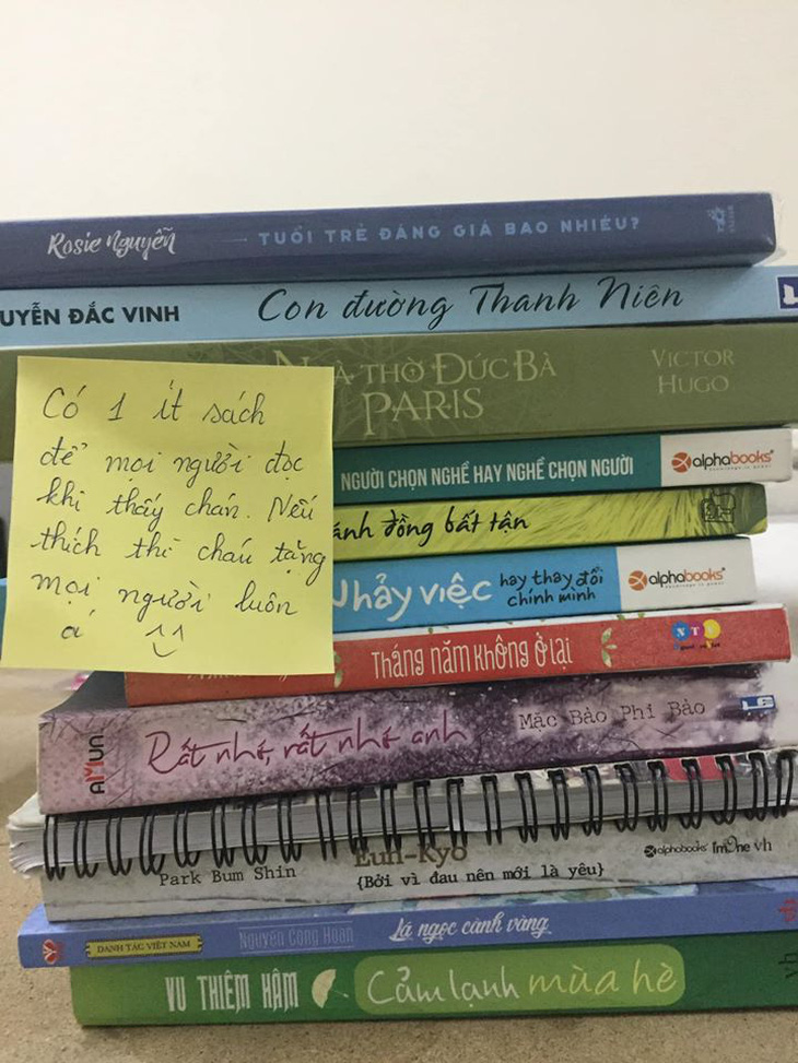 Những mẩu giấy đầy tình nữ sinh để lại trong phòng cách ly ký túc xá - Ảnh 5.