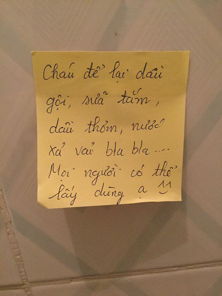 Những mẩu giấy đầy tình nữ sinh để lại trong phòng cách ly ký túc xá - Ảnh 3.